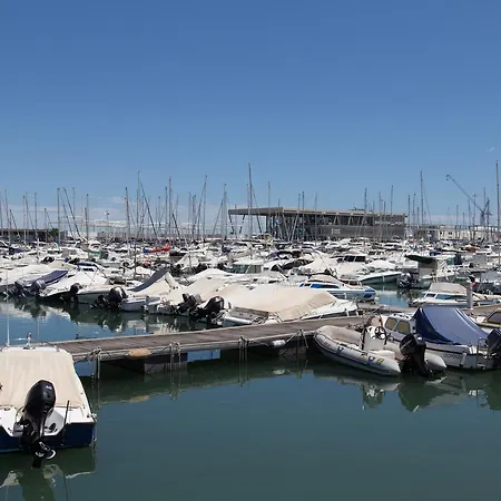 Διαμέρισμα Front